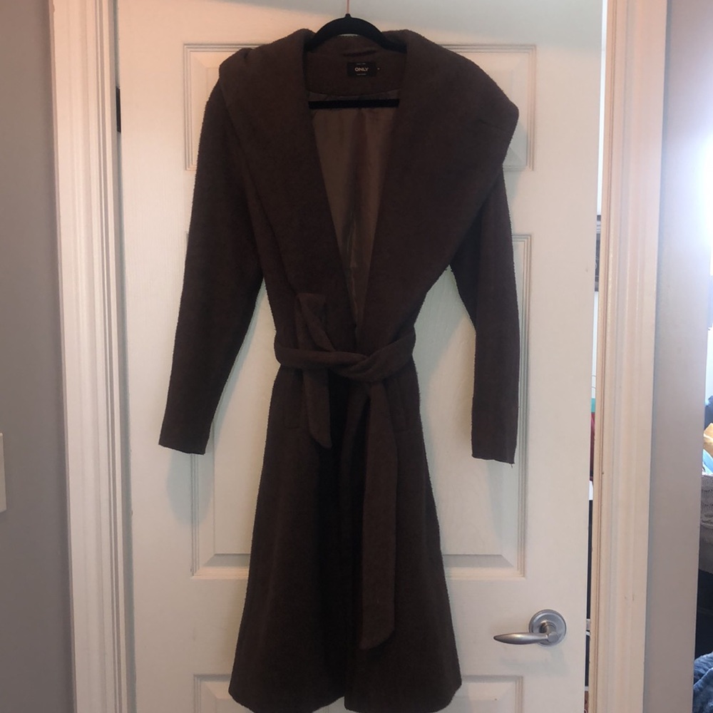 Women’s Coat - Picture 2 of 3